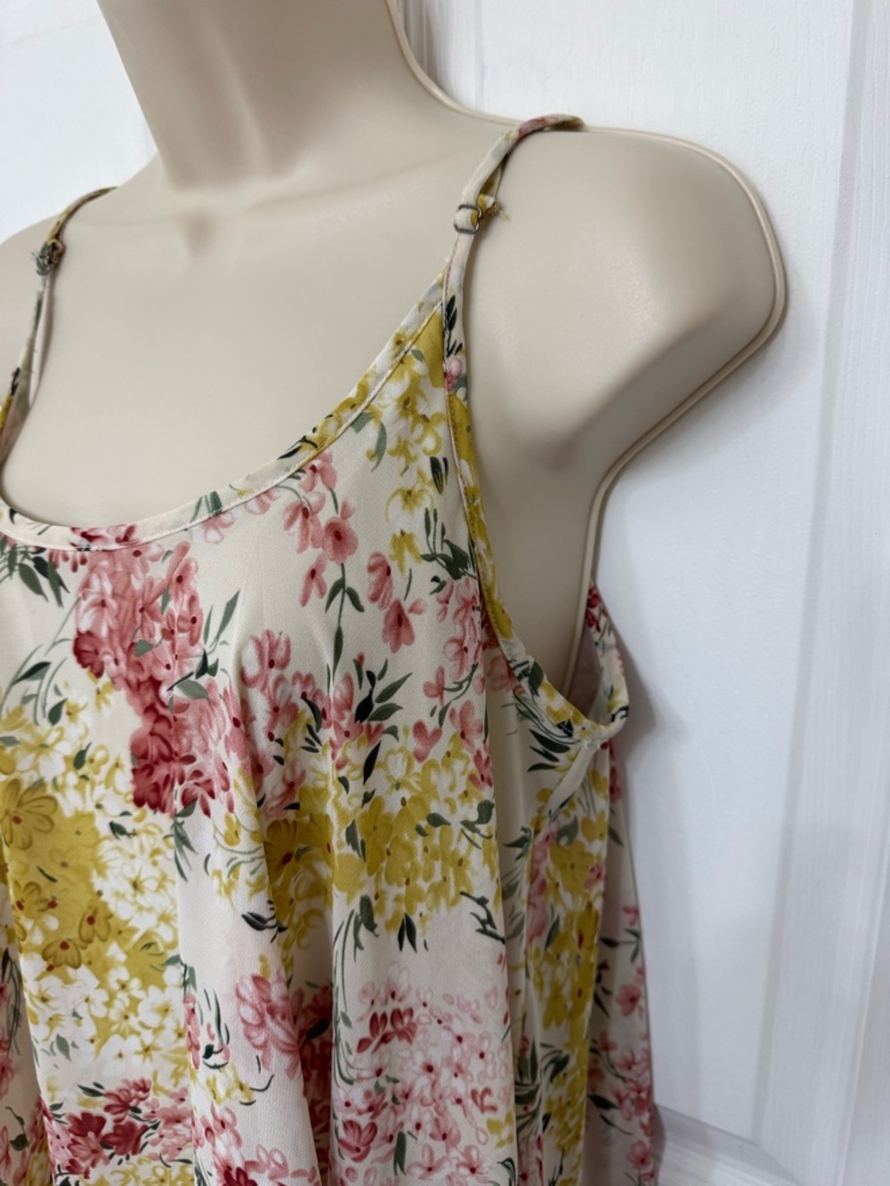 Umgee Floral Swing Dress M Cream Pink Yellow Boho Flowy Spaghetti Strap - Picture 6 of 11